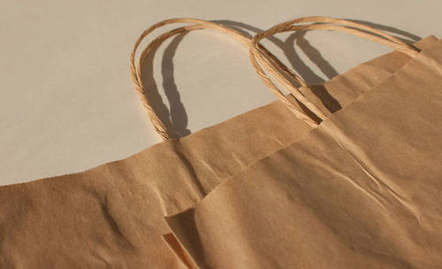 Latest company news about Aplicación de las bolsas de papel Kraft
